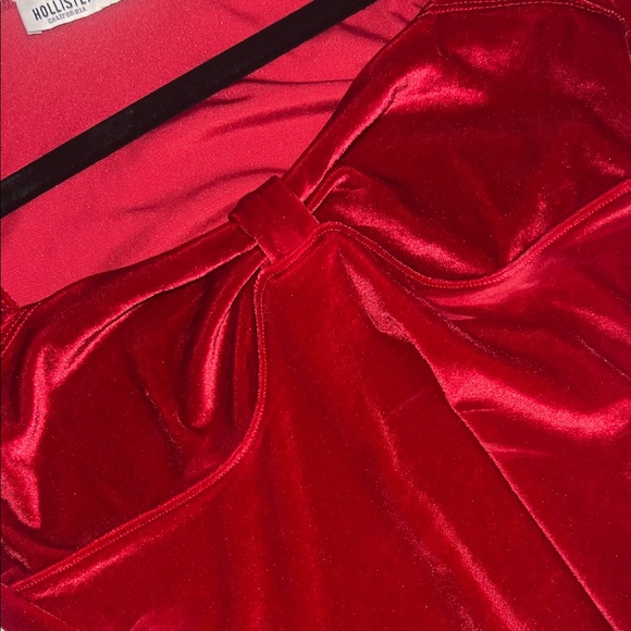 Hollister Scarlet Velvet Crop Top - Picture 3 of 7